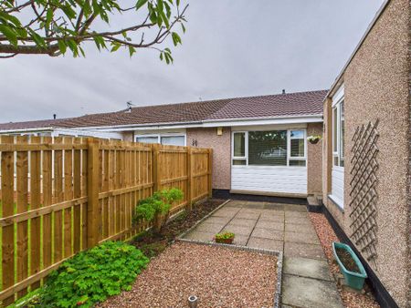 3 bedroom bungalow to rent - Photo 2