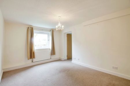 2 bed flat to rent in Valley Road, Uxbridge, UB10 - Photo 4