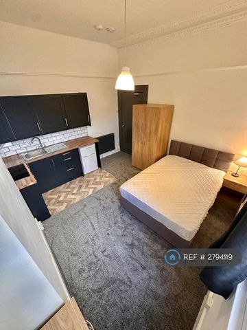 1 bedroom in a house share to rent - Photo 5