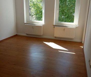 Günstige 1-Zimmer-Altbauwohnung in Chemnitz-Altendorf – frisch reno... - Photo 3