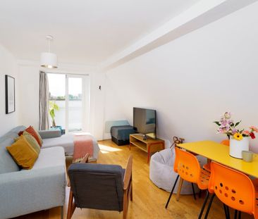 2 Bed Flat, Forest Road, E8 - Photo 2
