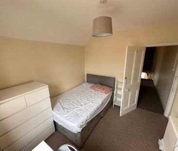 5 bedroom house - Photo 4