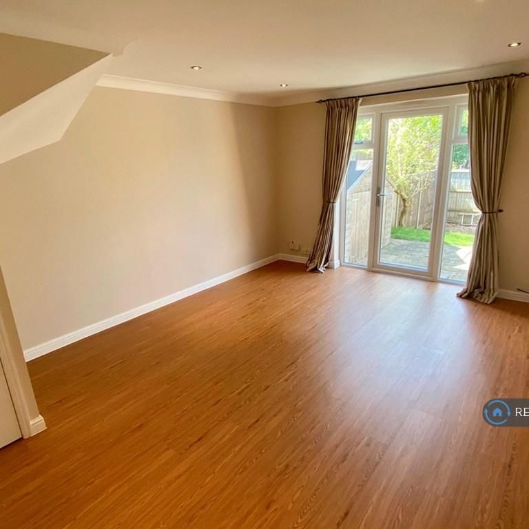 2 bedroom terraced house to rent - Photo 1