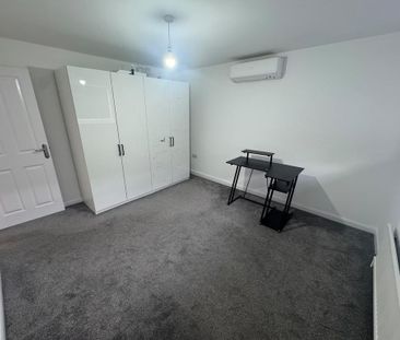 4 bedroom detached house to rent - Photo 4