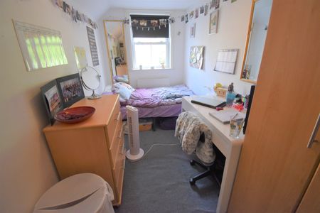 7 Bed Semi-Detached House, Granby Gardens, RG1 - Photo 2