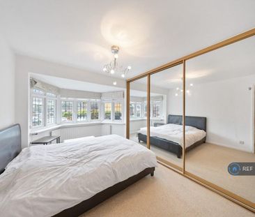 4 bedroom semi-detached house to rent - Photo 5