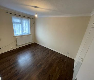 3 Bed End Terrace, Goodwin Close, CR4 - Photo 6