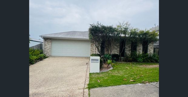 Great Family Home ~ Freshly Painted & Brand New Carpet - Photo 1
