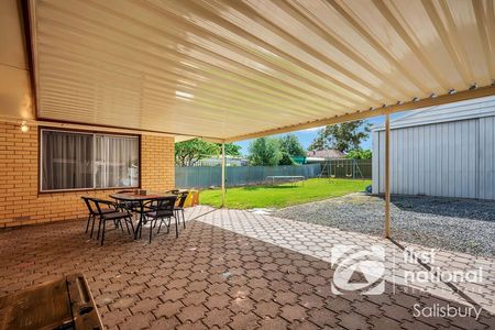 Style and Sophistication - Photo 2