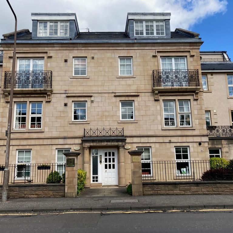 3 bedroom flat to rent - Photo 1