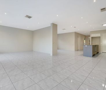 Stunning Family Home - Photo 2