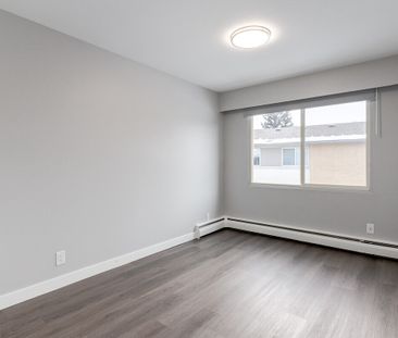 2105 90 Ave SW, Calgary - Photo 3