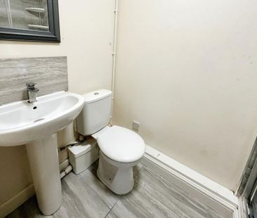 1 bedroom in a house share to rent - Photo 6