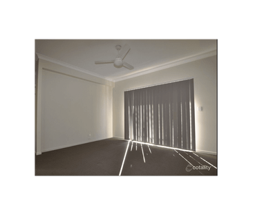 Modern & Low-Maintenance Duplex Living in Prime Manly West Location - Photo 6