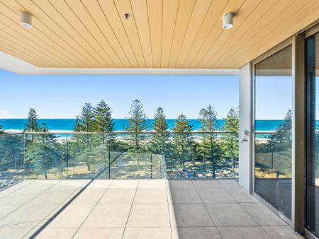 Luxury and comfort in the heart of Burleigh Heads - Photo 2