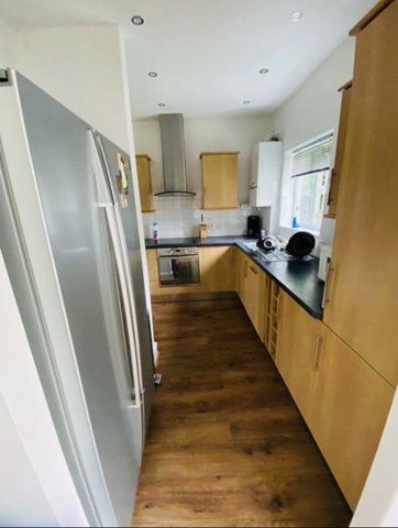 1 bedroom in a house share to rent - Photo 4