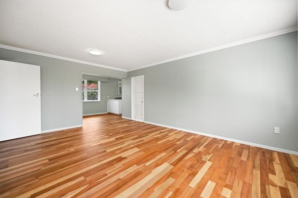 Discover your new home in one of Hamilton’s most sought-after locations! - Photo 1