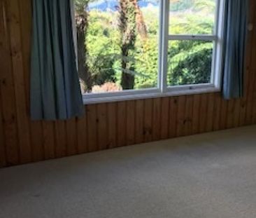 Family home in Stoke - Photo 2