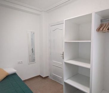 Carrer de Joaquín Costa, Burjassot, Valencian Community 46100 - Photo 1