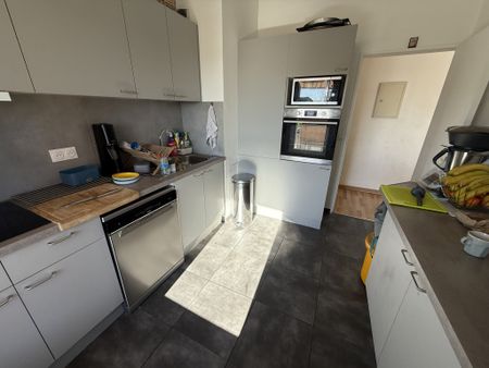 Location Appartement 4 pièces 77m² HYERES 83400 - Photo 5