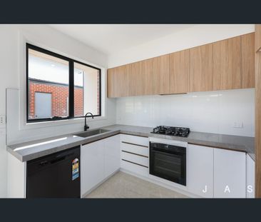 2/23 Crothers Street, Braybrook, Vic 3019 - Photo 2