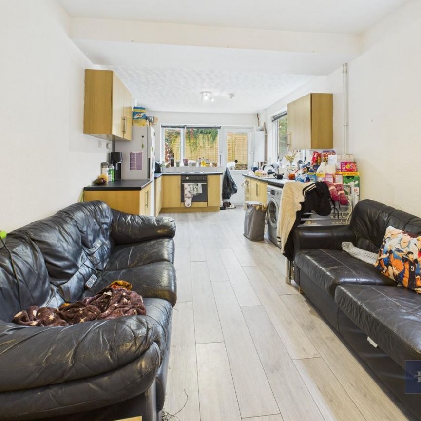 5 bedroom House To Let - Photo 1