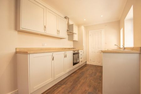 2 bedroom terraced house to rent - Photo 2