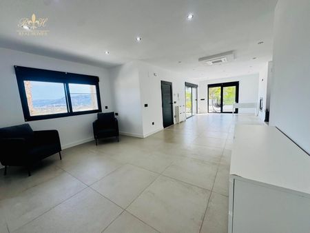 Exclusiva villa con vistas panorámicas, piscina y apartamentos independientes en El Albir - Photo 3