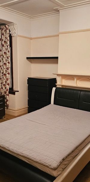 Room in a Shared House, Galpins Road, CR7 - Photo 1