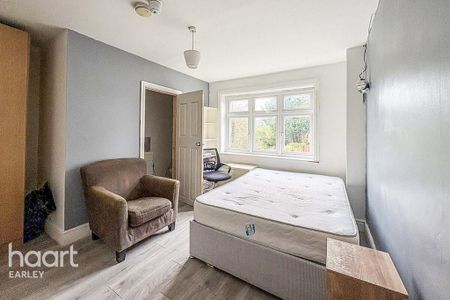 1 bedroom in a house share to rent - Photo 2