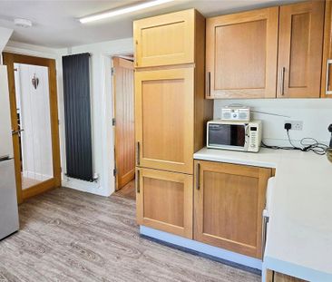 3 bedroom end of terrace house to rent - Photo 5