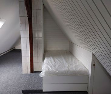 „Vollmöblierte Dachgeschosswohnung - ideal für Pendler - frisch ren... - Foto 1