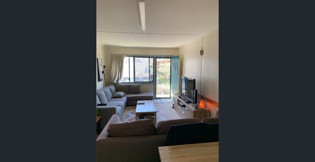 BEACHSIDE UNIT, 2 MINUTE STROLL TO KIRRA BEACH - Photo 1