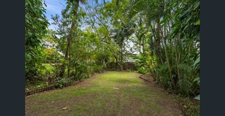 Charming cottage on quiet street - Photo 3
