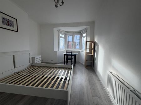 5 bedroom apartment to rent - Photo 4