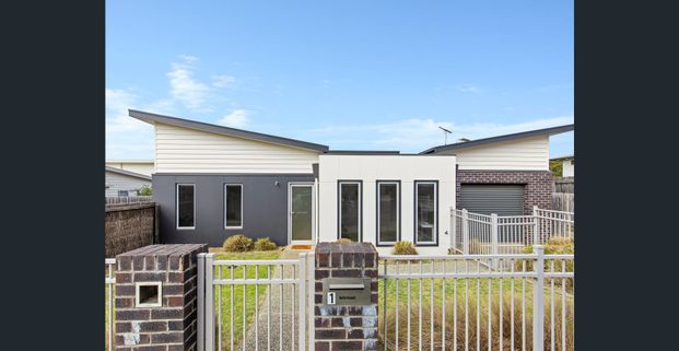 Terrific Townhouse in Central Torquay - Photo 1