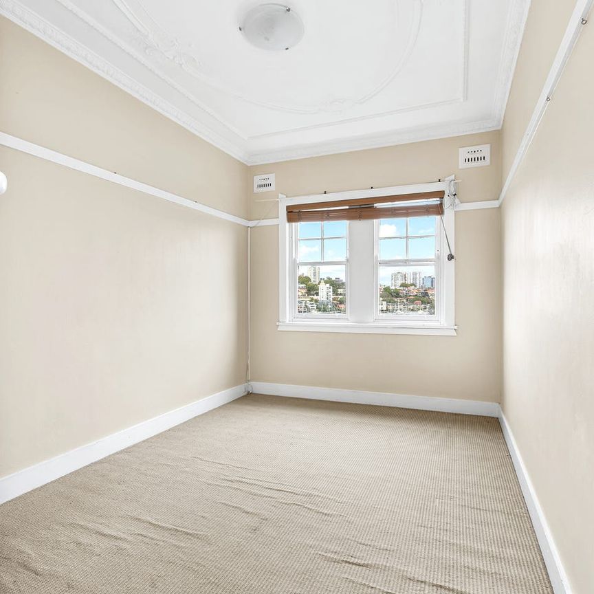 Spacious 2 bedroom unit with stunning city views - Photo 1