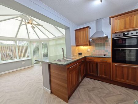 2 bedroom semi-detached house to rent - Photo 4