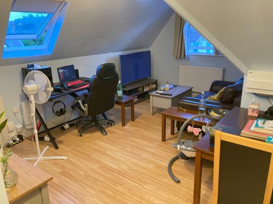 1 Bed Flat, Very Near Hamilton Road Area, W5 - Photo 1