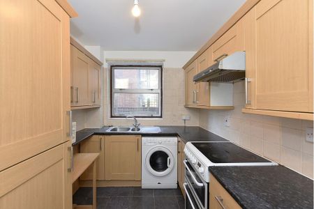 3 bedroom flat to rent - Photo 5