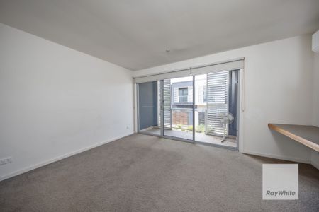 Modern Two-Bedroom Townhouse in Prime Bundoora Location - Photo 3