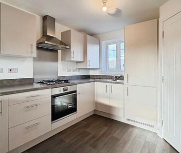 3 bedroom semi-detached house to rent - Photo 5