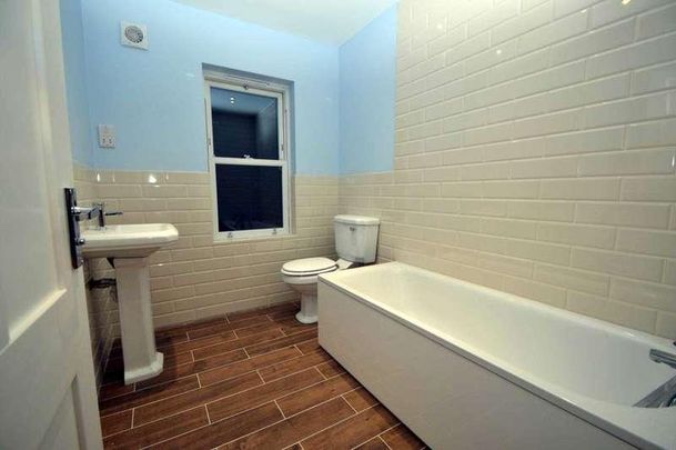 New Haw, KT15 - Photo 1