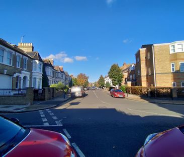 1 bedroom in a house share to rent - Photo 2