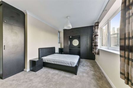 Superb 3 bedroom apartment with 3 private balconies. - Photo 3