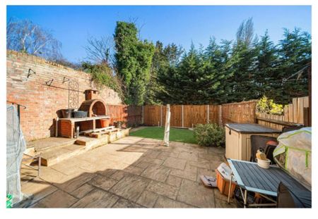 1 bedroom in a house share to rent - Photo 5