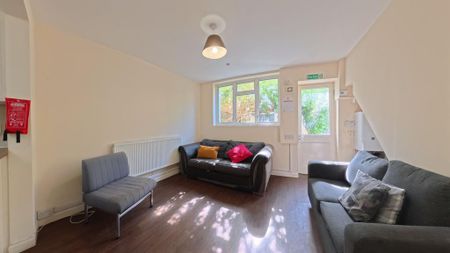 5 bedroom terraced house to rent - Photo 2