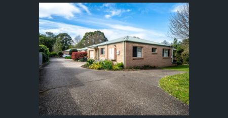 Charming Villa for Rent in Prime Berry Location - Photo 3