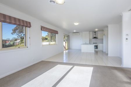 1/26 Stephen Street, Gisborne, VIC 3437 - Photo 5