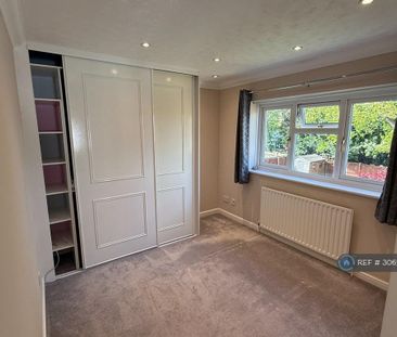 3 bedroom semi-detached house to rent - Photo 5
